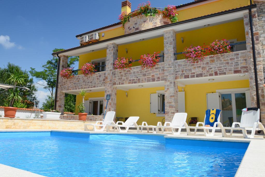 Apartments Villa Mimi Višnjan Quarto foto